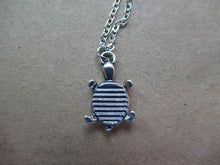 Carica l'immagine nel visualizzatore di Gallery, Honu Aroha - Ciondolo