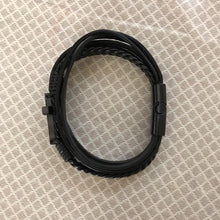 Lade das Bild in den Galerie-Viewer, Bracciale Croce Nera